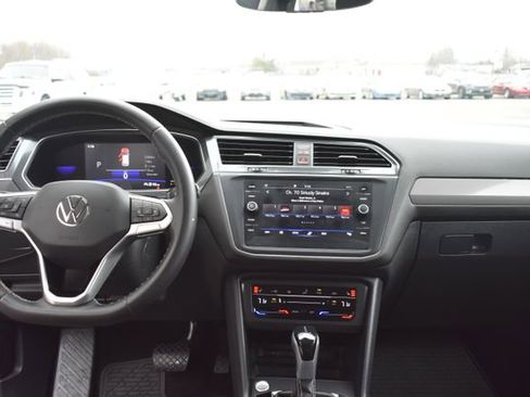 Used 2023 Volkswagen Tiguan SE FWD image 35