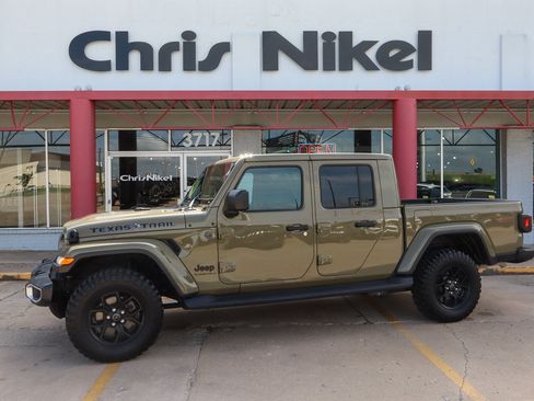 Used 2025 Jeep Gladiator Sport AWD/4WD image 1