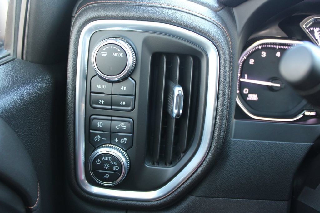 Used 2022 GMC Sierra 1500 AT4 w/ AT4 Preferred Package AWD/4WD image 30