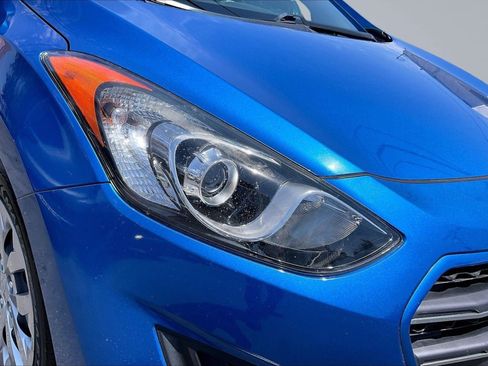Used 2017 Hyundai Elantra GT FWD image 29