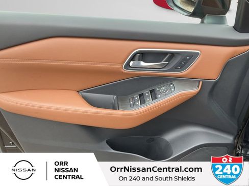 Used 2025 Nissan Rogue Platinum w/ Tech Package image 16