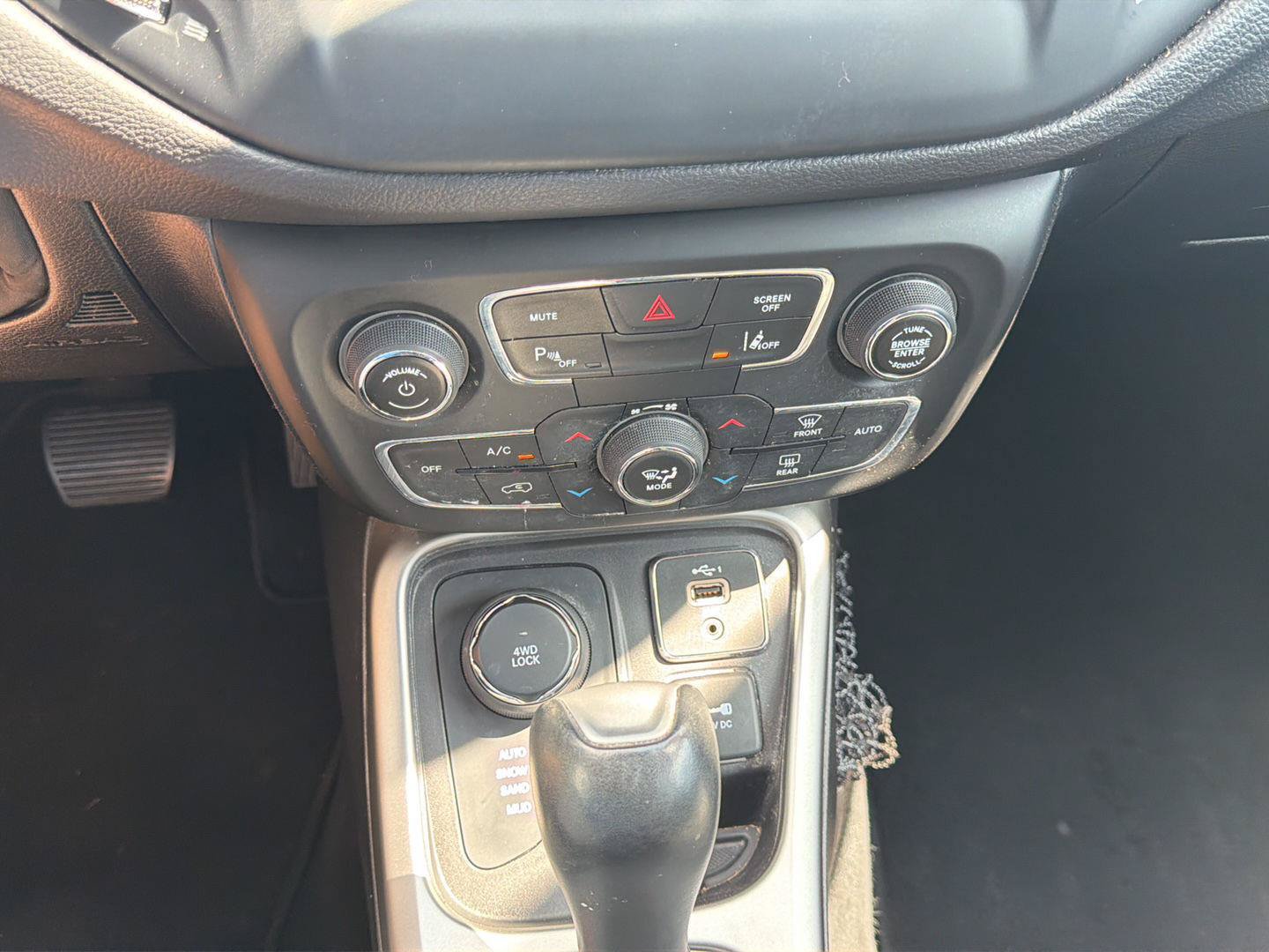 Certified 2020 Jeep Compass Latitude w/ Popular Equipment Group AWD/4WD image 8