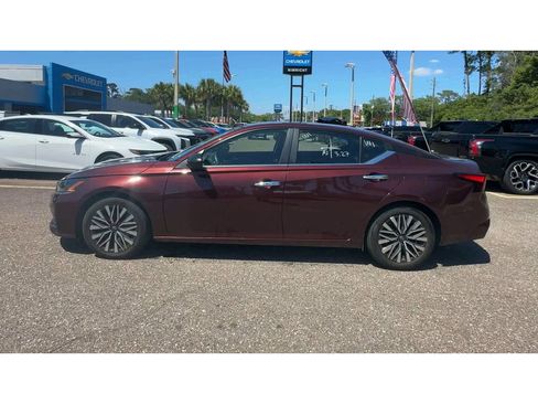 Used 2024 Nissan Altima 2.5 SV FWD image 5