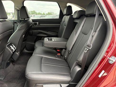 Certified 2025 Kia Sorento S w/ Panoramic Sunroof Package FWD image 14