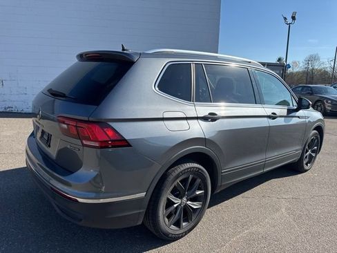 Used 2024 Volkswagen Tiguan SE image 6