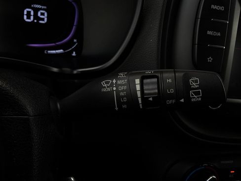 Used 2025 Kia Soul LX w/ LX Technology Package FWD image 34