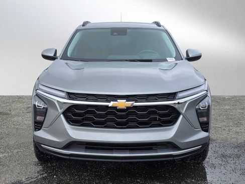 Used 2024 Chevrolet Trax LT w/ LT Convenience Package FWD image 8