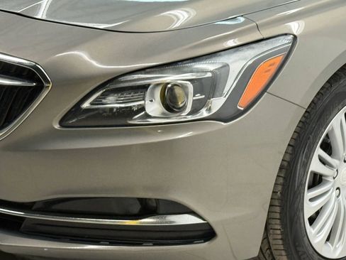 Used 2019 Buick LaCrosse Essence w/ Sights and Sounds Package image 4