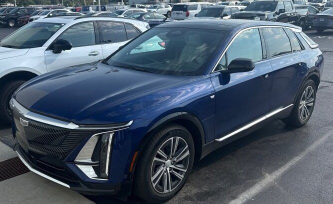 Certified 2024 Cadillac Lyriq Luxury AWD/4WD image 1
