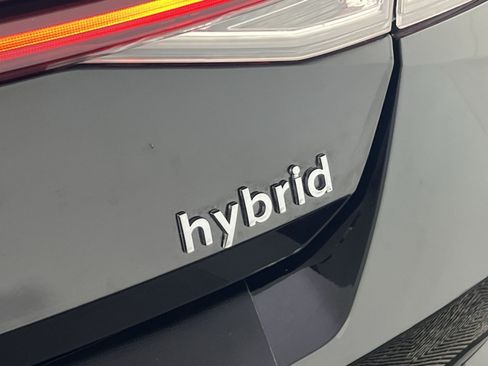 Used 2022 Hyundai Elantra Limited w/ Cargo Package FWD image 28