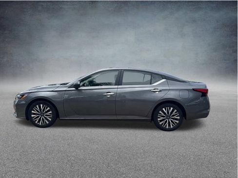 Used 2025 Nissan Altima 2.5 SV FWD image 6