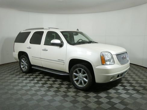 Used 2011 GMC Yukon Denali image 1