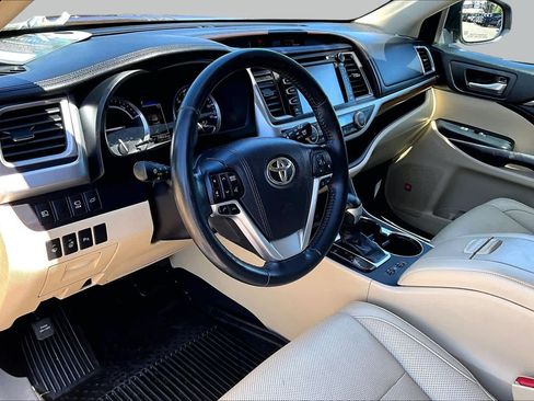 Used 2017 Toyota Highlander Limited Platinum AWD/4WD image 17