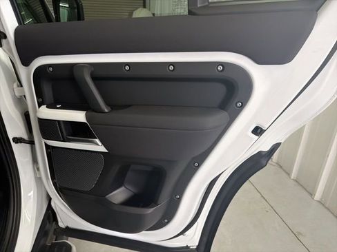 Used 2023 Land Rover Defender 110 S image 18