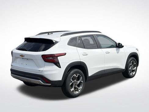 Used 2025 Chevrolet Trax LT w/ LT Convenience Package FWD image 6
