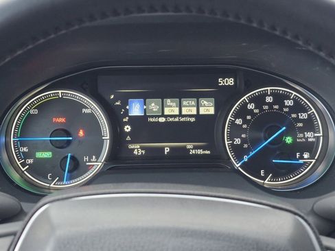 Used 2024 Toyota Venza LE image 8