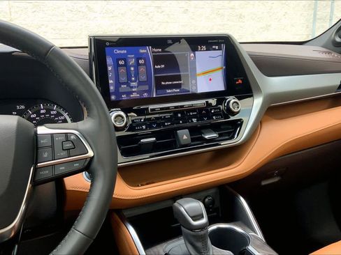 Used 2020 Toyota Highlander Platinum image 6