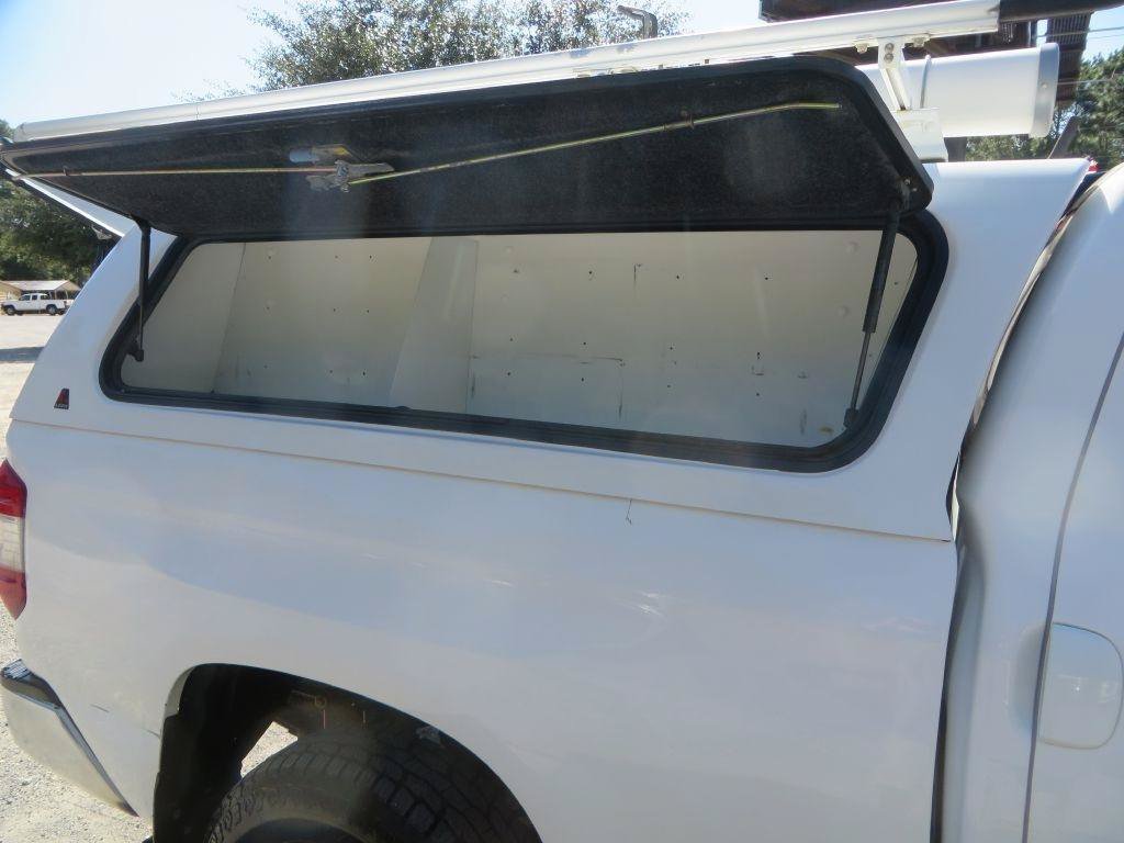 Used 2018 Toyota Tundra SR5 AWD/4WD image 10
