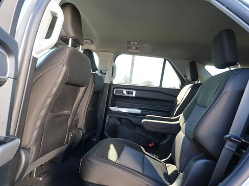 Used 2023 Ford Explorer XLT image 22