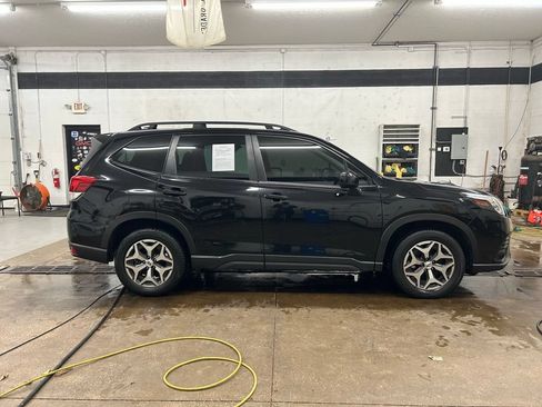 Used 2023 Subaru Forester Premium AWD/4WD image 8