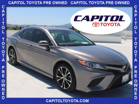 Used 2019 Toyota Camry SE w/ Carpet Mat Package FWD image 1