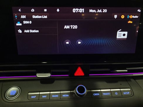 Used 2024 Hyundai Elantra SEL FWD image 25