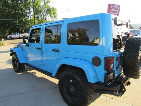 Used 2017 Jeep Wrangler Unlimited Sahara AWD/4WD image 4