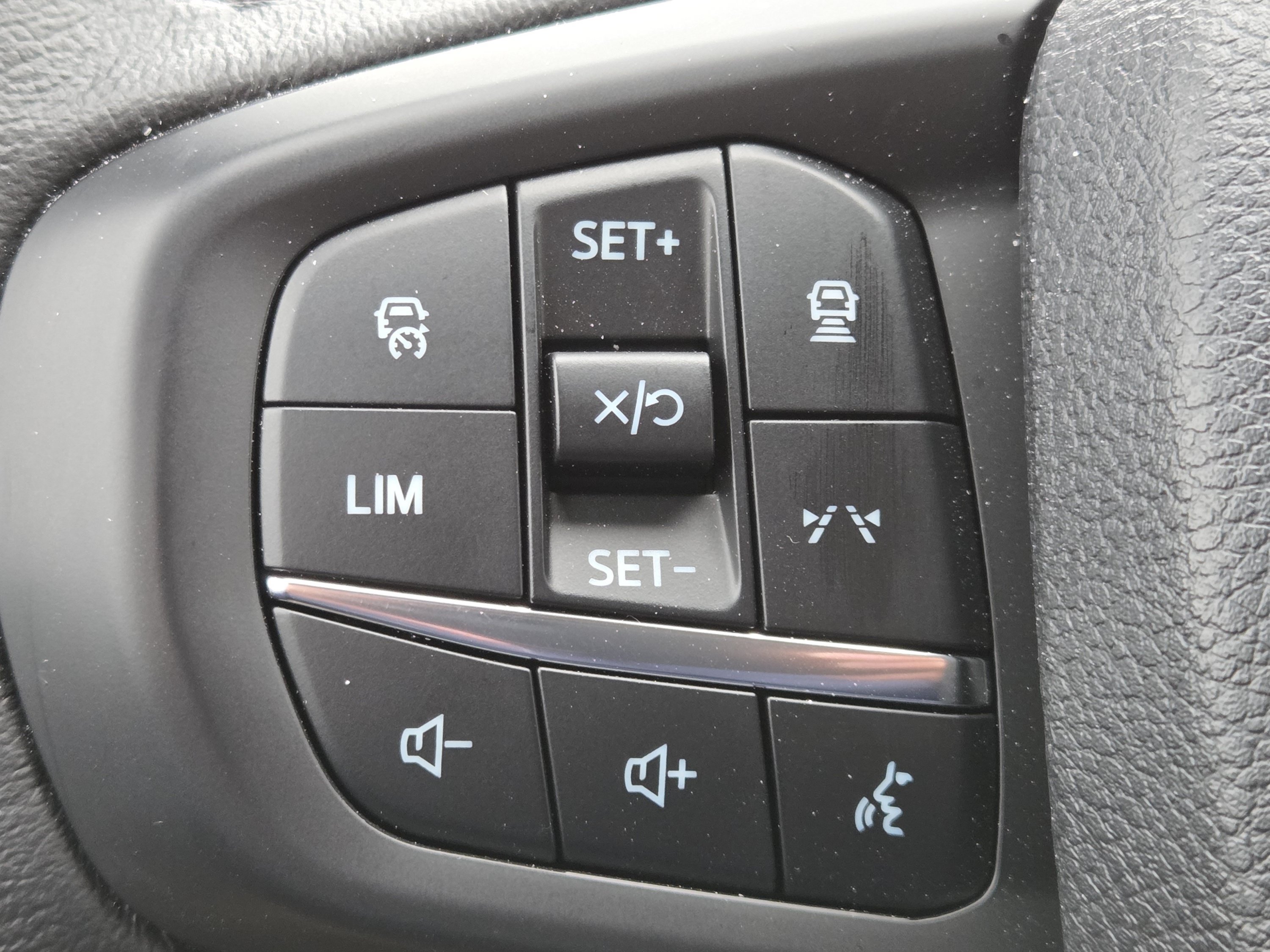 Used 2025 Ford Ranger Lariat w/ FX4 Off-Road Package AWD/4WD image 14