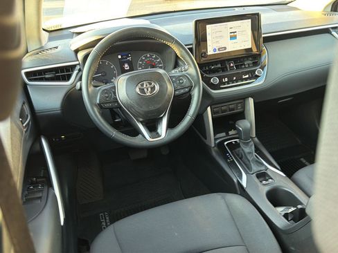 Certified 2025 Toyota Corolla Cross LE FWD image 18