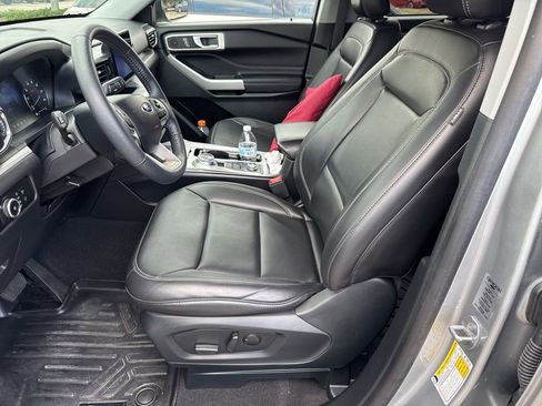 Used 2023 Ford Explorer XLT w/ Equipment Group 202A image 2