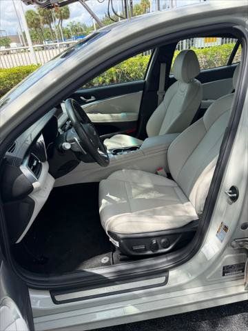 Used 2025 Genesis G70 2.5T RWD image 13