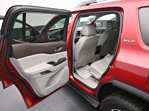 Used 2023 GMC Acadia SLT image 18