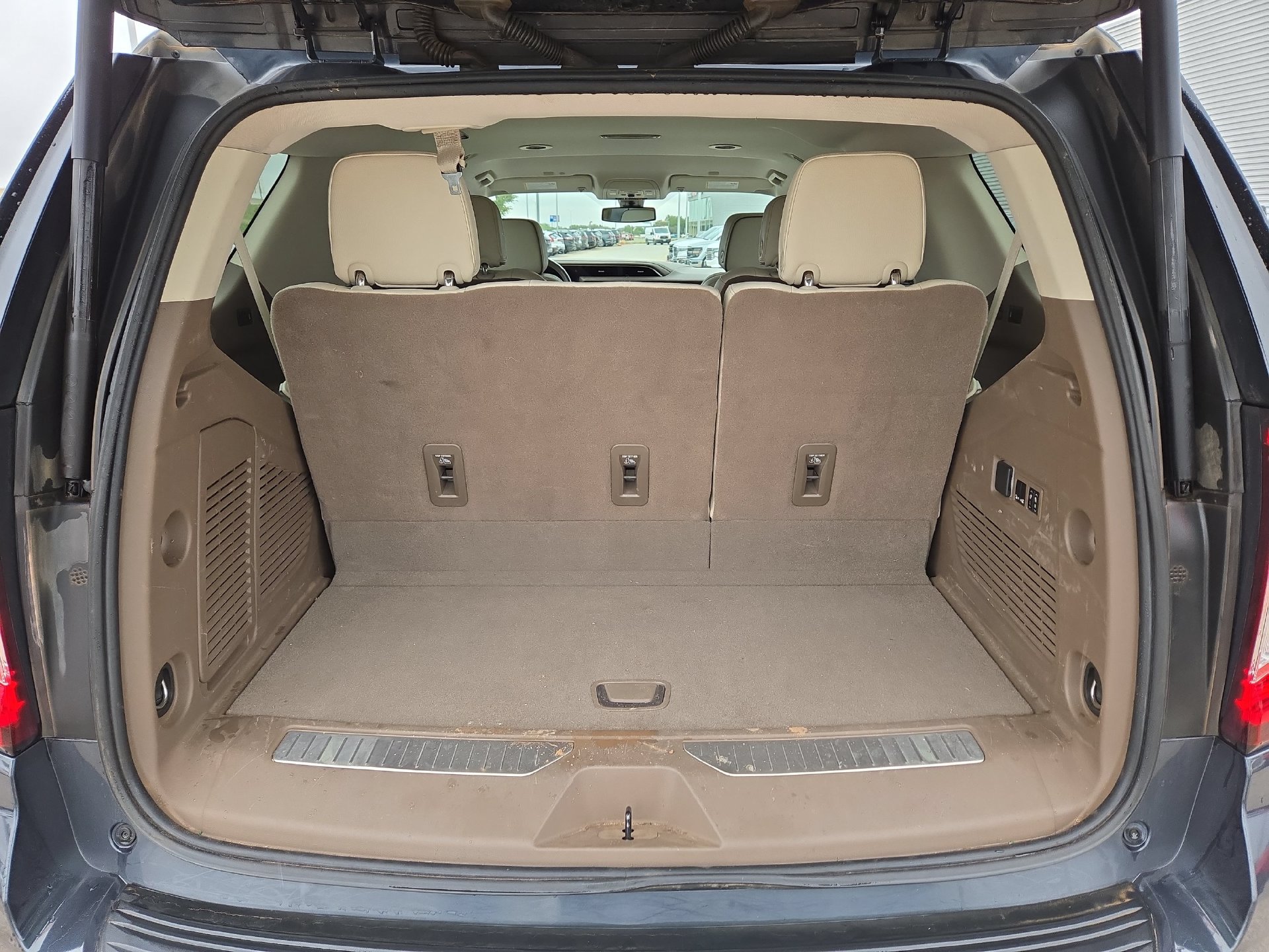 Used 2022 GMC Yukon Denali RWD image 12