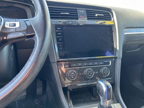 Used 2019 Volkswagen e-Golf SEL Premium image 8