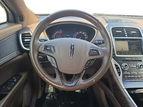 Used 2017 Lincoln MKX Reserve w/ Lincoln MKX Climate Package FWD image 12