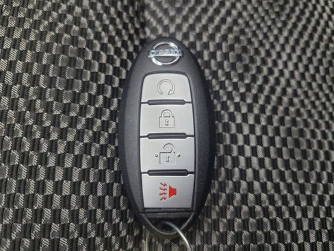 Used 2017 Nissan Rogue Sport SV w/ SV Premium Package image 32