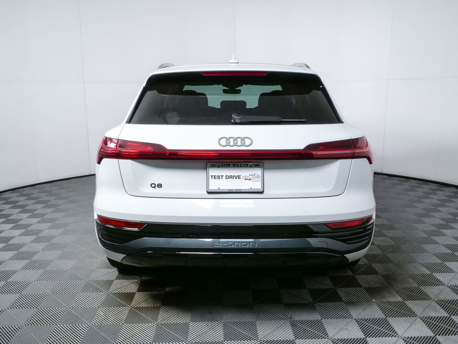 Used 2024 Audi Q8 e-tron Premium Plus w/ Premium Plus Package AWD/4WD image 35