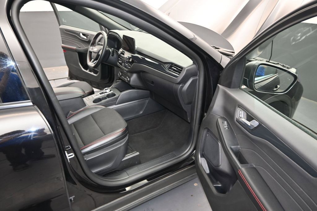 Used 2025 Ford Escape ST-Line FWD image 14