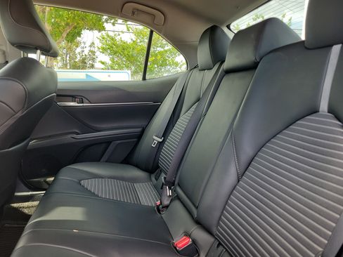 Used 2024 Toyota Camry SE FWD image 11