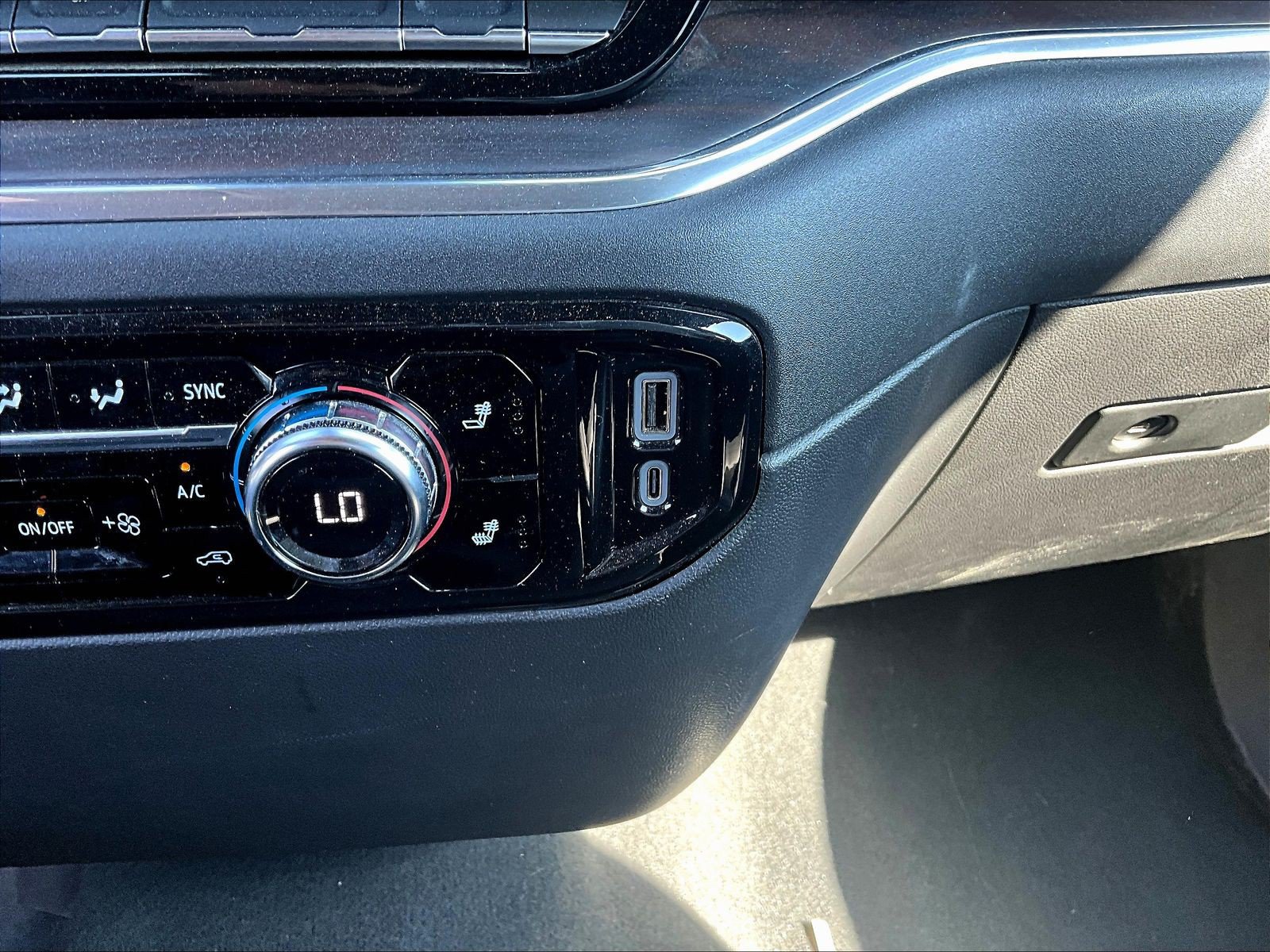 Used 2025 GMC Sierra 1500 SLT AWD/4WD image 17