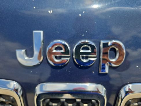 Used 2020 Jeep Cherokee Latitude FWD image 11