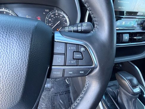 Used 2021 Toyota Highlander XLE FWD image 24