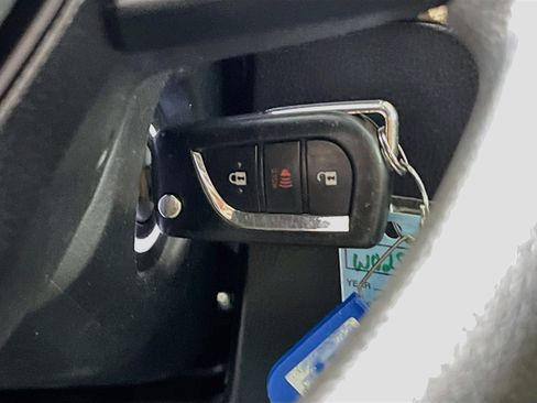Used 2021 Toyota RAV4 LE FWD image 23