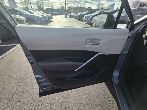 Certified 2022 Toyota Corolla Cross XLE image 17