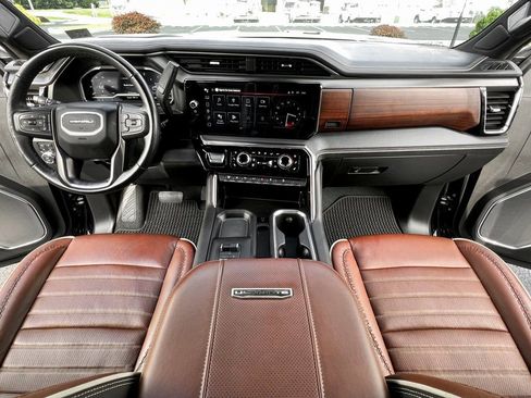 Used 2024 GMC Sierra 2500 Denali Ultimate image 3