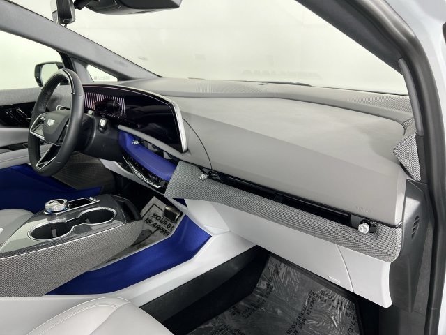 Used 2027 Cadillac Optiq Luxury RWD image 29