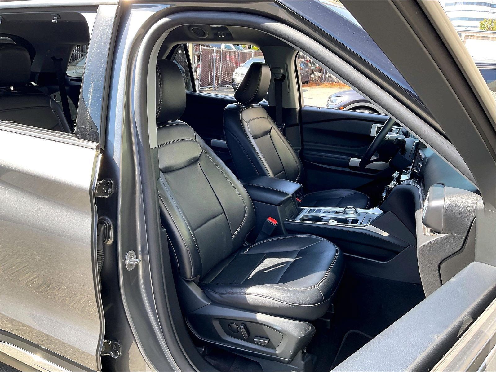 Used 2023 Ford Explorer Limited RWD image 6