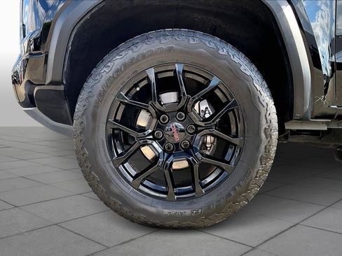 Certified 2023 GMC Canyon Denali w/ Denali Black Edition image 10