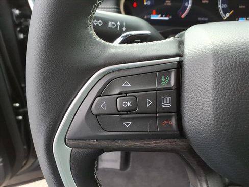 Used 2025 Jeep Grand Cherokee Limited image 19