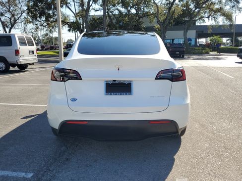 Used 2024 Tesla Model Y Long Range image 8